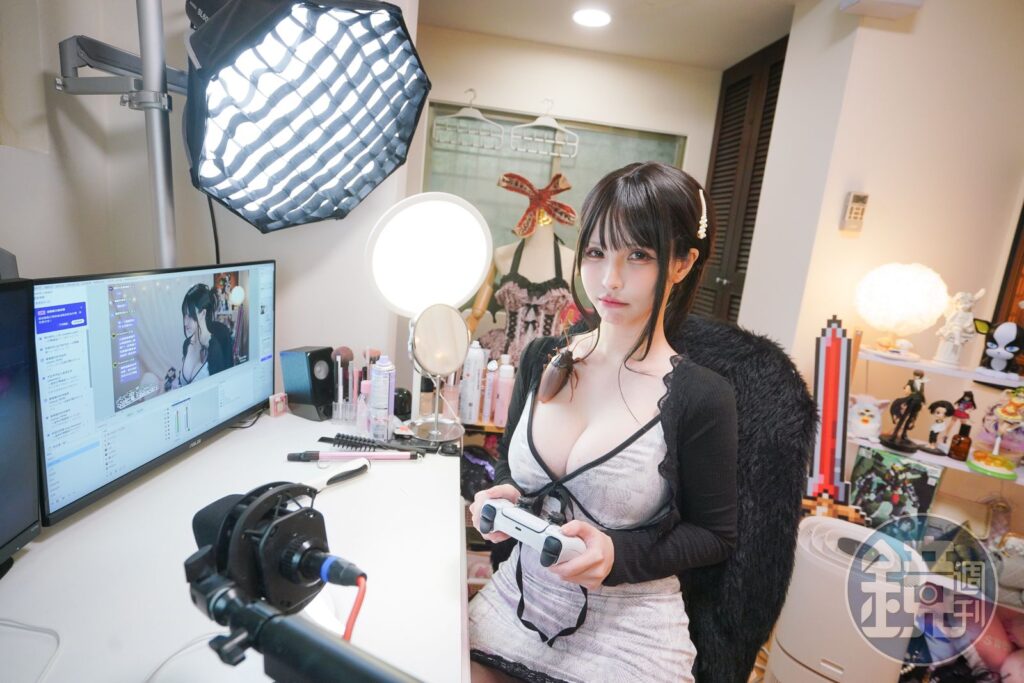 最胸coser2／不捨比她窮的人花大錢抖內　她不開抖內　憑人氣靠工商賺錢年收2百萬