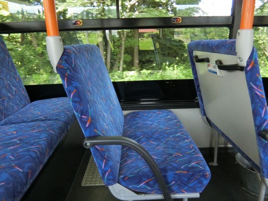 公車變感冒病毒培養皿　醫師揭上車防疫5招：選對座位是重點