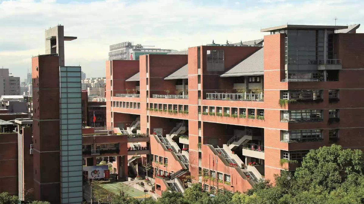 北市私立復興高中小學部傳疑似食安事件　12學童疑因「強烈氣味」出現噁心、嘔吐情形