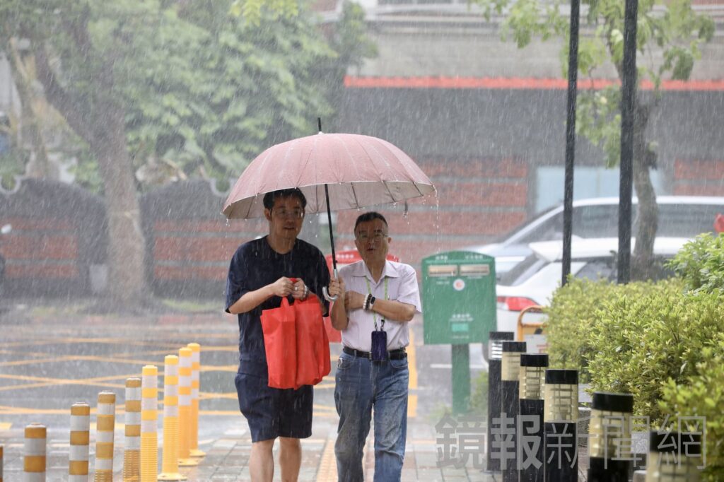 「排隊雲團」曝光！　鄭明典分析：是典型伴隨梅雨鋒面的強降雨系統