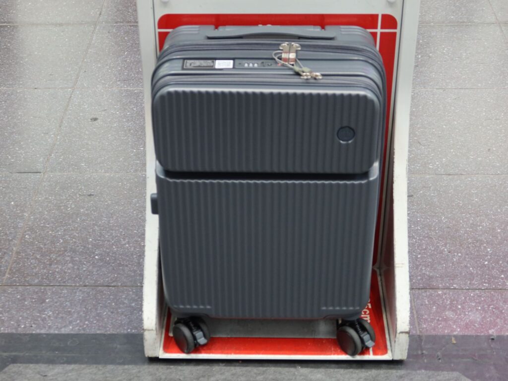 廉航登機箱標準超嚴？　網友曝1款式「極易超標」