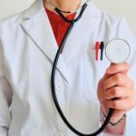 當醫師娘不夯了?台灣高薪職業排行出爐 3師霸榜「薪資最低10大職業」也曝光