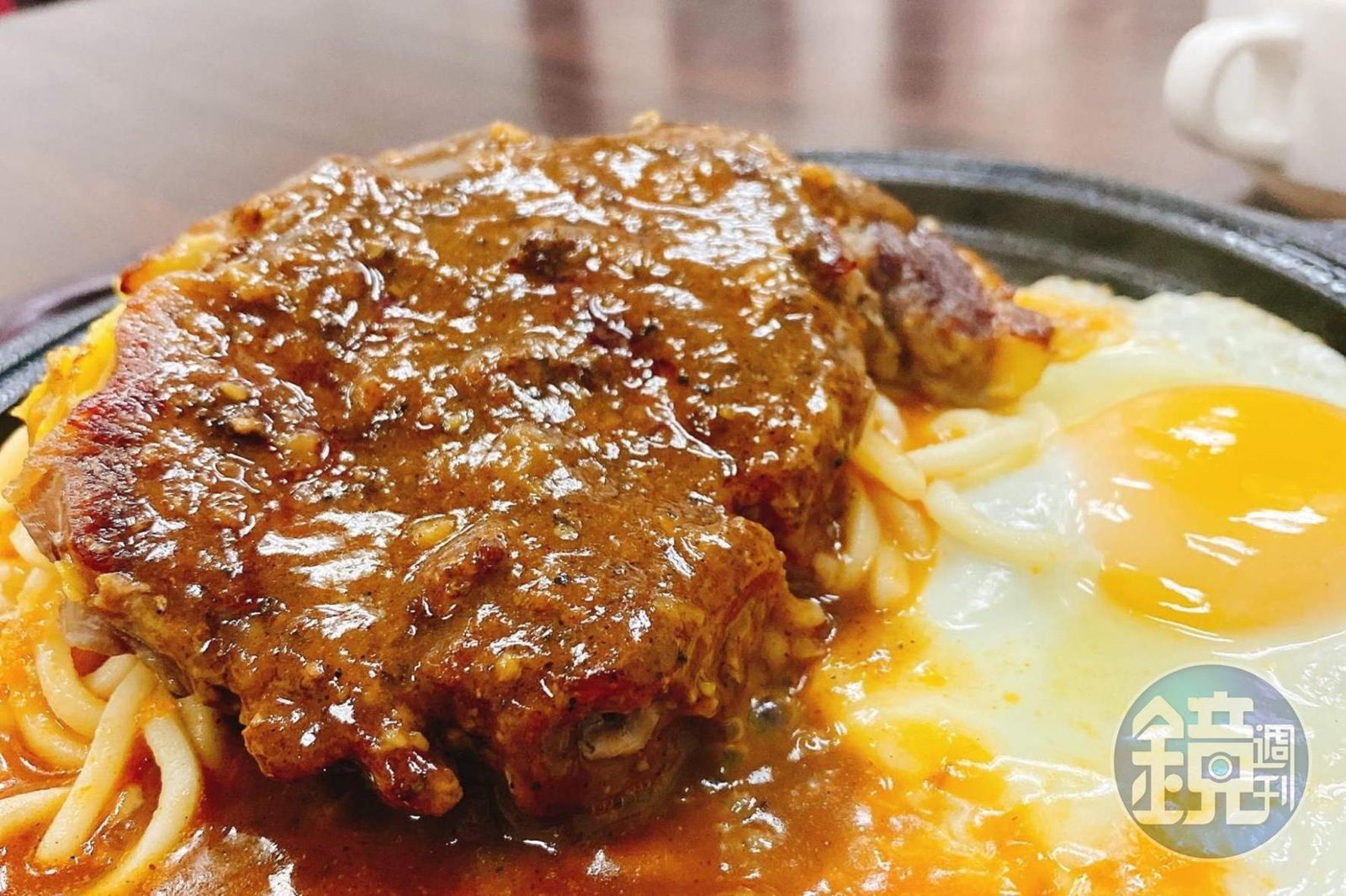 解鎖評價牛排隱藏吃法 他淋一「配餐」變美味佐料!網曝各種獨門絕技