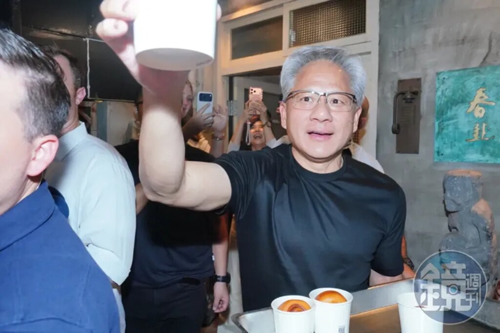 直接被征服！黃仁勳大啖25元冰棒急問哪買的　網笑：成功打進AI供應鏈