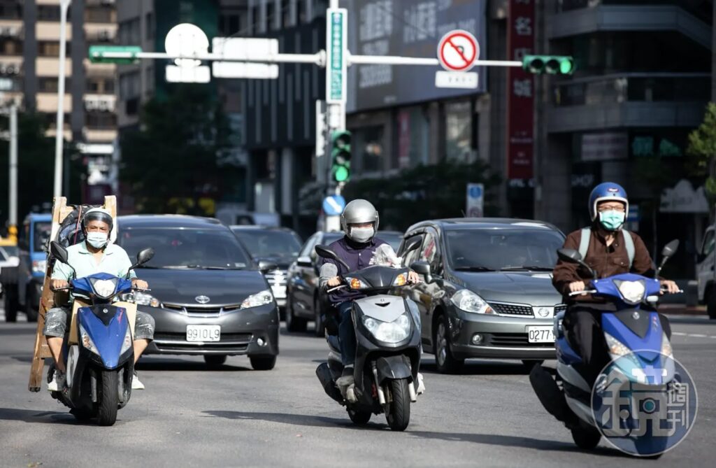 很多人都犯過！　機車乖乖待轉疏忽「一細節」吃1800元罰單