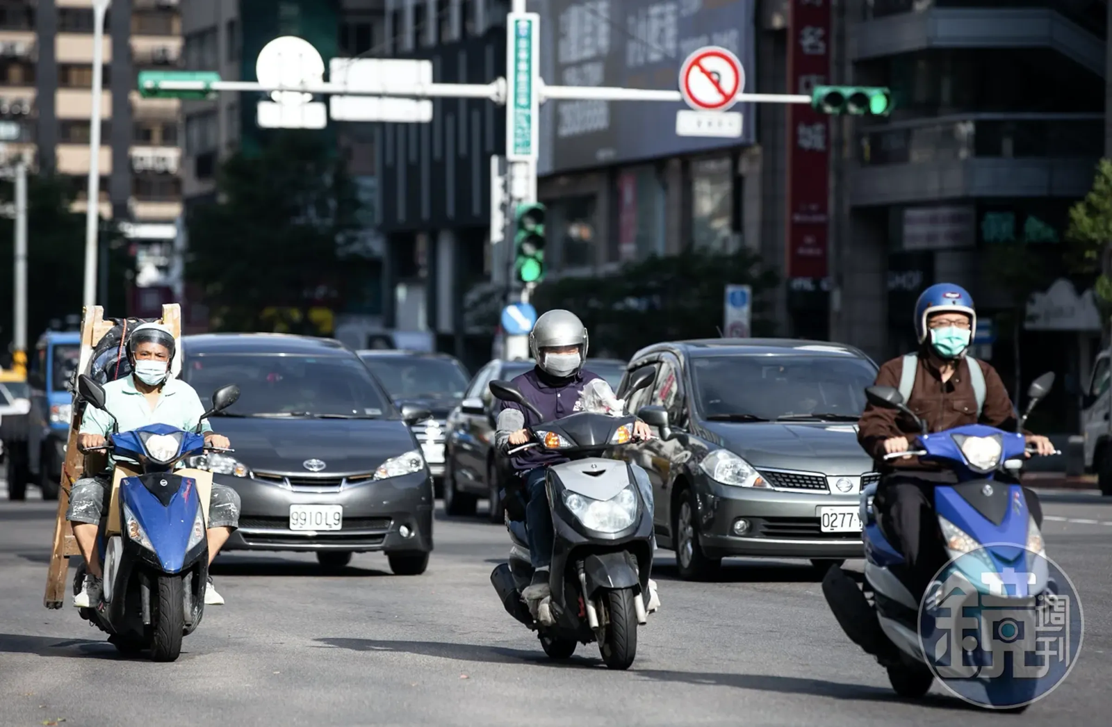 很多人都犯過！　機車乖乖待轉疏忽「一細節」吃1800元罰單