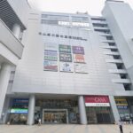 新北捷運旁23年地標撐不住？　10層樓百貨櫃位撤光「宛如鬼城」