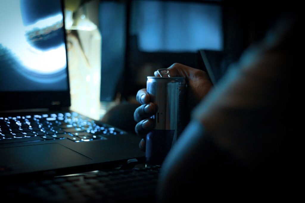 能量飲越喝越累？　營養師爆5大隱憂：長期依賴恐是身體在求救