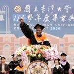 坦尚尼亞貧童逆襲!月光下苦讀翻轉命運 直攻台大博士畢業