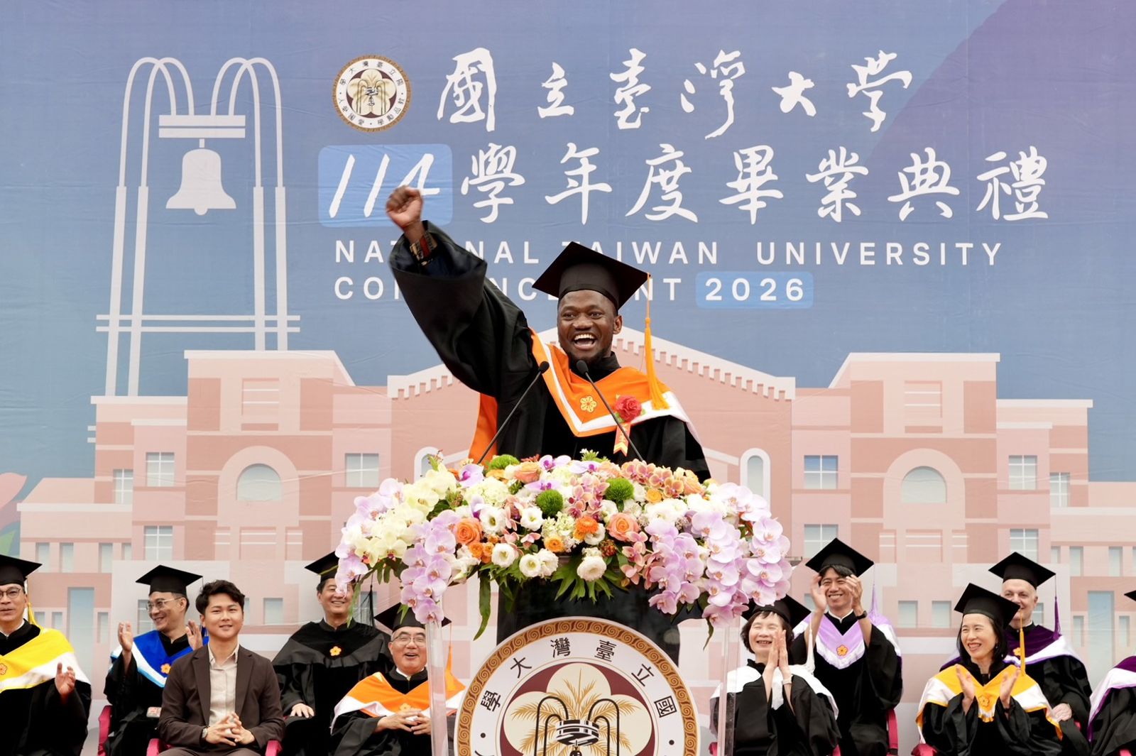 坦尚尼亞貧童逆襲!月光下苦讀翻轉命運 直攻台大博士畢業