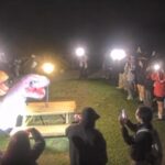 擎天崗成全台最大直播間！　凌晨爆「恐龍野戰」險腿軟、打戰鬥陀螺太荒謬