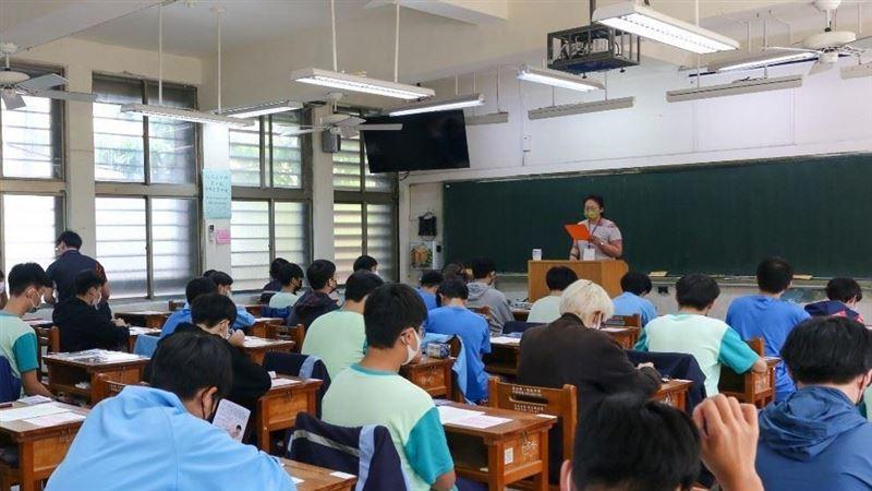 115會考缺考人數達2千人！教育部公布「278件違規」　提前翻試題本比例超3成最多