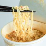 泡麵吃完怎麼辦？網瘋傳「剩湯回春術」3分鐘變神級料理　網驚：超飽足