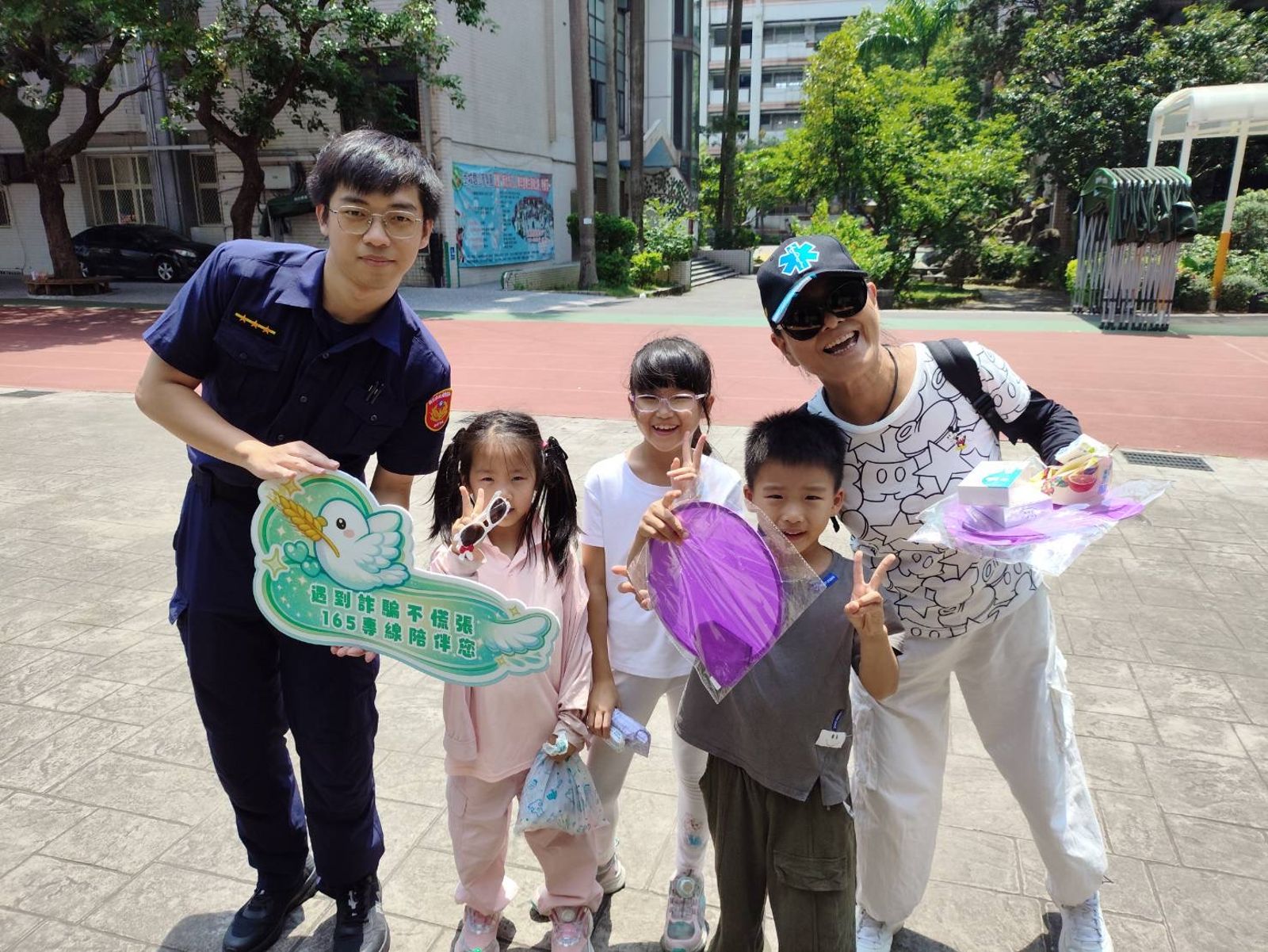 青創公益園遊會桐花步道登場土城警宣導「識詐防竊」護民