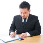 單身董座一生辛苦打拚預立遺囑　律師問財產留給誰？他竟然哭了