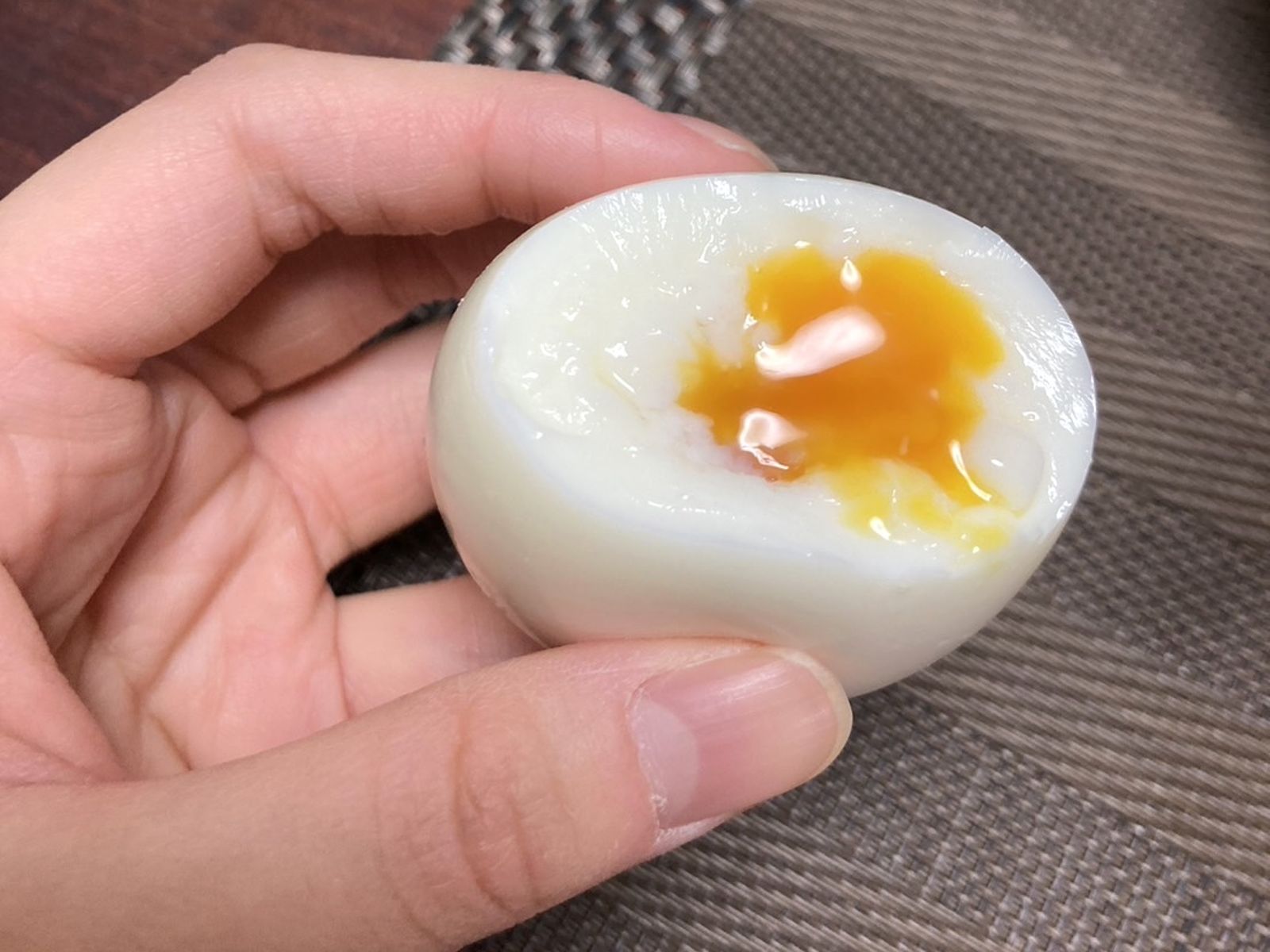 辦公室「敲蛋聲」起伏！30歲後早餐改吃水煮蛋　網噴淚：吃飯糰會昏睡一天
