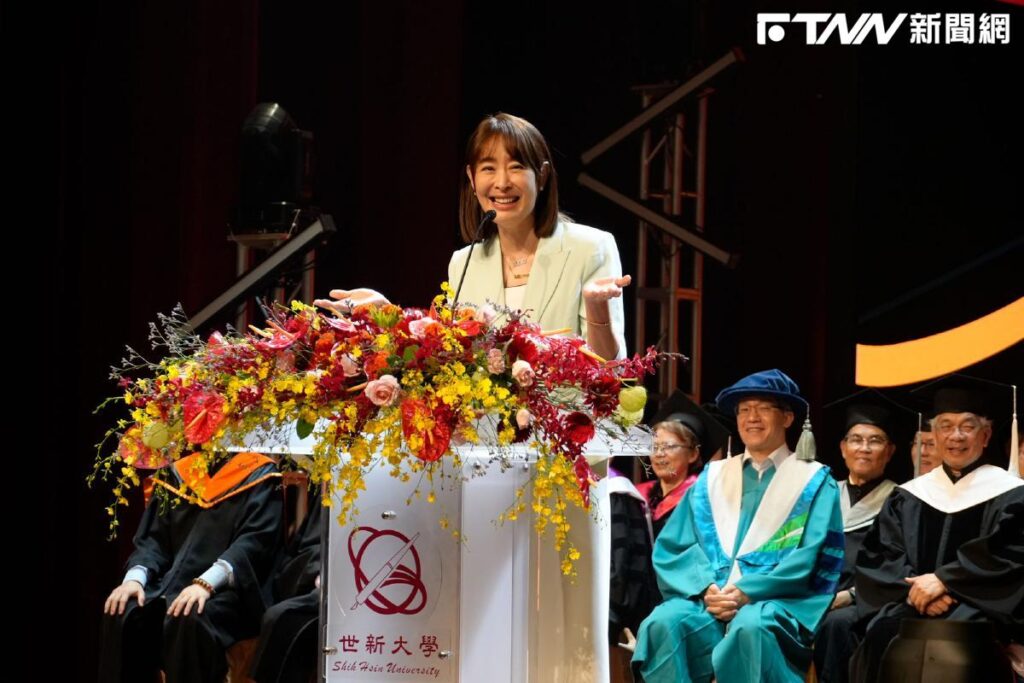 世新大學10場畢典登場　賈永婕勉畢業生勇敢發光